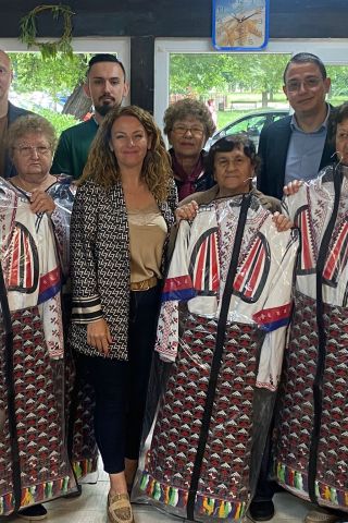 Бургаски общински съветници зарадваха с народни носии жените от пенсионерки клуб „Малоазийска зора“