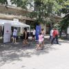 Бургас в жегите: Общината и доброволци раздадоха над 200 литра вода в центъра, мерят кръвното